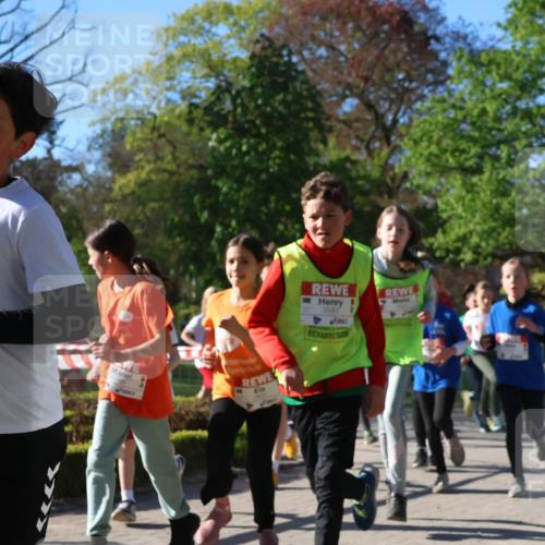 25.04.2025 - Das Zehntel Zöllner http://msf.ph/oto/7673136 26.04.2025 07:43:02 Laufen 2836, 3583 meine-sportfotos.de