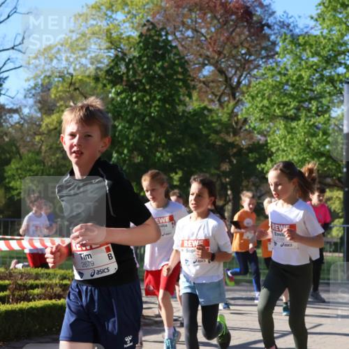 25.04.2025 - Das Zehntel Zöllner http://msf.ph/oto/7673170 26.04.2025 07:43:05 Laufen 2679, 2168 meine-sportfotos.de