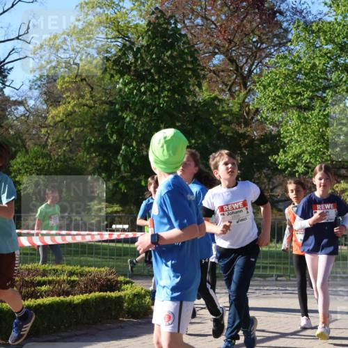 25.04.2025 - Das Zehntel Zöllner http://msf.ph/oto/7673288 26.04.2025 07:43:17 Laufen 2858 meine-sportfotos.de