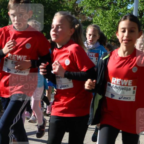 25.04.2025 - Das Zehntel Zöllner http://msf.ph/oto/7673523 26.04.2025 07:43:44 Laufen 1, 1776, 1775 meine-sportfotos.de