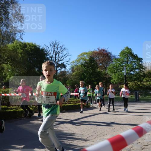 25.04.2025 - Das Zehntel Zöllner http://msf.ph/oto/7673582 26.04.2025 07:43:51 Laufen 3055 meine-sportfotos.de
