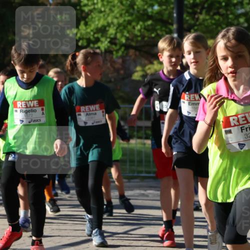 25.04.2025 - Das Zehntel Zöllner http://msf.ph/oto/7673622 26.04.2025 07:43:55 Laufen 1572, 72381, 156, 3238 meine-sportfotos.de