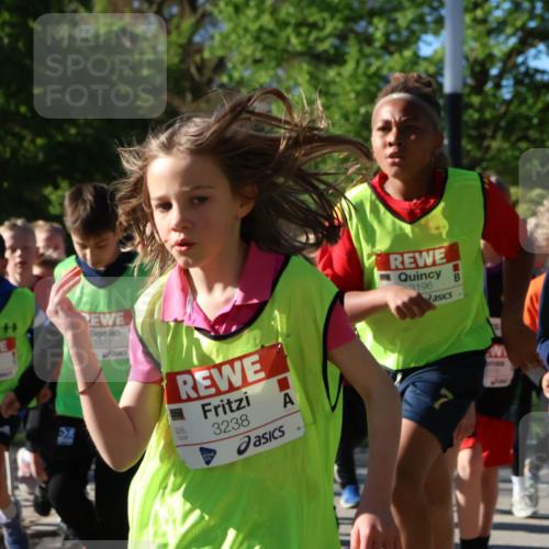 25.04.2025 - Das Zehntel Zöllner http://msf.ph/oto/7673626 26.04.2025 07:43:56 Laufen 1572, 3238, 3196, 3159 meine-sportfotos.de