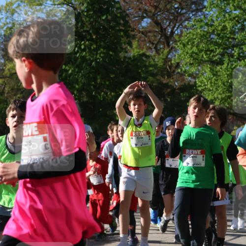 25.04.2025 - Das Zehntel Zöllner http://msf.ph/oto/7673841 26.04.2025 07:44:24 Laufen 379, 3234, 1625, 3851, 9 meine-sportfotos.de