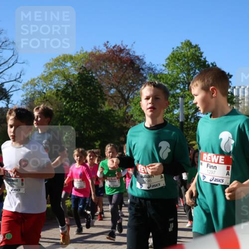 25.04.2025 - Das Zehntel Zöllner http://msf.ph/oto/7674052 26.04.2025 07:44:51 Laufen 1296, 1297 meine-sportfotos.de