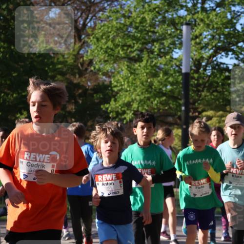 25.04.2025 - Das Zehntel Zöllner http://msf.ph/oto/7674113 26.04.2025 07:45:01 Laufen 37, 1055, 1437, 2959, 2974 meine-sportfotos.de