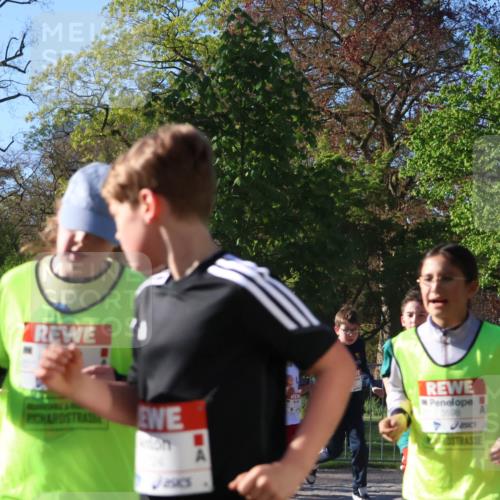 25.04.2025 - Das Zehntel Zöllner http://msf.ph/oto/7674156 26.04.2025 07:45:08 Laufen 3551 meine-sportfotos.de