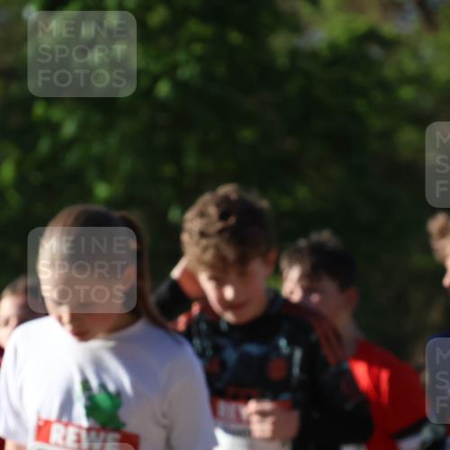 25.04.2025 - Das Zehntel Zöllner http://msf.ph/oto/7674283 26.04.2025 07:45:22 Laufen  meine-sportfotos.de