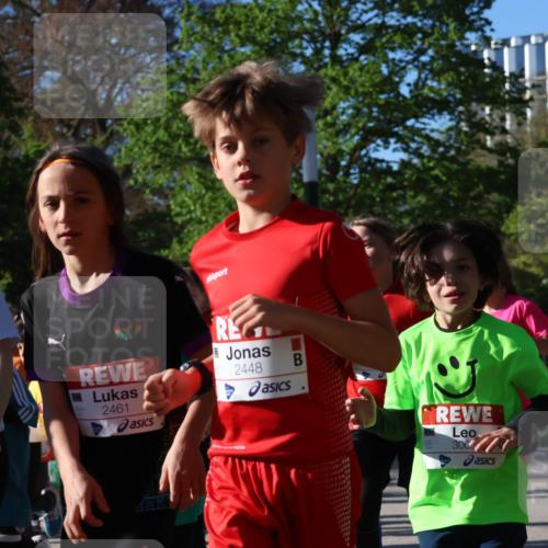 25.04.2025 - Das Zehntel Zöllner http://msf.ph/oto/7674313 26.04.2025 07:45:24 Laufen 370, 2461, 2448, 300 meine-sportfotos.de