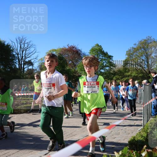 25.04.2025 - Das Zehntel Zöllner http://msf.ph/oto/7674378 26.04.2025 07:45:31 Laufen 3135 meine-sportfotos.de