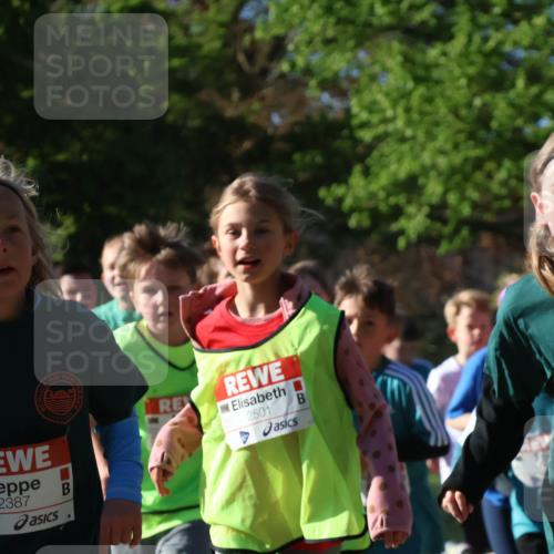 25.04.2025 - Das Zehntel Zöllner http://msf.ph/oto/7674475 26.04.2025 07:45:42 Laufen 2501, 2387, 2391 meine-sportfotos.de
