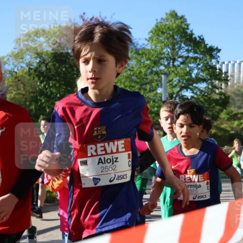 25.04.2025 - Das Zehntel Zöllner http://msf.ph/oto/7674517 26.04.2025 07:45:46 Laufen 3857, 25521, 2552, 2575 meine-sportfotos.de