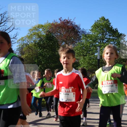 25.04.2025 - Das Zehntel Zöllner http://msf.ph/oto/7674595 26.04.2025 07:45:51 Laufen 1911 meine-sportfotos.de