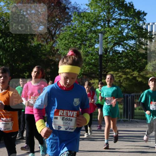 25.04.2025 - Das Zehntel Zöllner http://msf.ph/oto/7674705 26.04.2025 07:46:02 Laufen 3688, 1964, 1954 meine-sportfotos.de