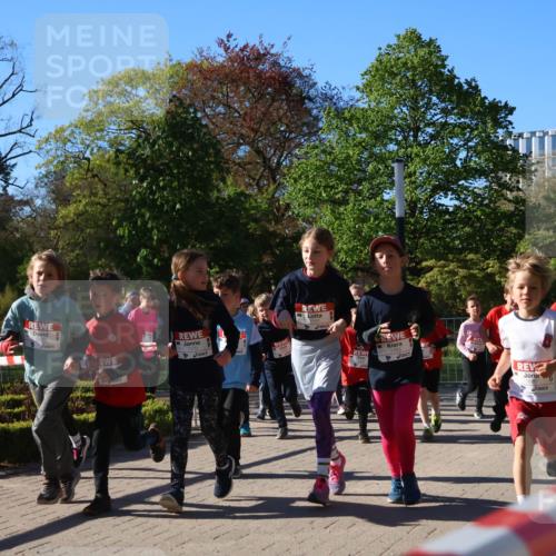 25.04.2025 - Das Zehntel Zöllner http://msf.ph/oto/7674830 26.04.2025 07:46:12 Laufen 1163 meine-sportfotos.de