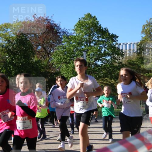 25.04.2025 - Das Zehntel Zöllner http://msf.ph/oto/7674902 26.04.2025 07:46:20 Laufen 3316, 3347, 6 meine-sportfotos.de