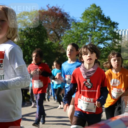 25.04.2025 - Das Zehntel Zöllner http://msf.ph/oto/7674925 26.04.2025 07:46:22 Laufen 2130, 3894 meine-sportfotos.de