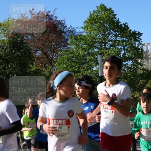 25.04.2025 - Das Zehntel Zöllner http://msf.ph/oto/7675000 26.04.2025 07:46:31 Laufen 2823 meine-sportfotos.de