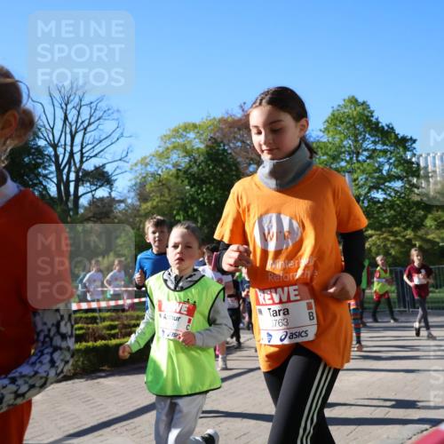 25.04.2025 - Das Zehntel Zöllner http://msf.ph/oto/7675237 26.04.2025 07:46:52 Laufen 3687, 3763 meine-sportfotos.de