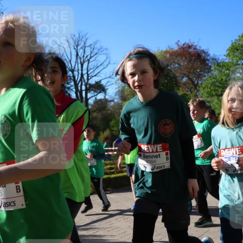25.04.2025 - Das Zehntel Zöllner http://msf.ph/oto/7675350 26.04.2025 07:47:01 Laufen 35, 2395, 2394, 2991 meine-sportfotos.de