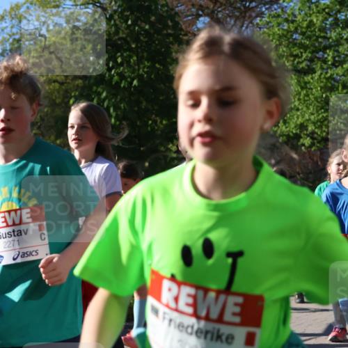 25.04.2025 - Das Zehntel Zöllner http://msf.ph/oto/7675519 26.04.2025 07:47:13 Laufen 2271, 1996 meine-sportfotos.de
