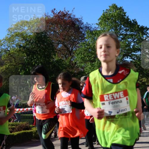 25.04.2025 - Das Zehntel Zöllner http://msf.ph/oto/7675786 26.04.2025 07:47:33 Laufen 3647, 3585 meine-sportfotos.de