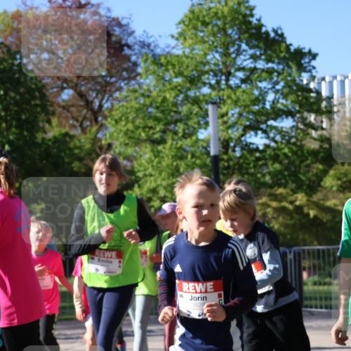 25.04.2025 - Das Zehntel Zöllner http://msf.ph/oto/7675853 26.04.2025 07:47:38 Laufen 3829, 1651 meine-sportfotos.de