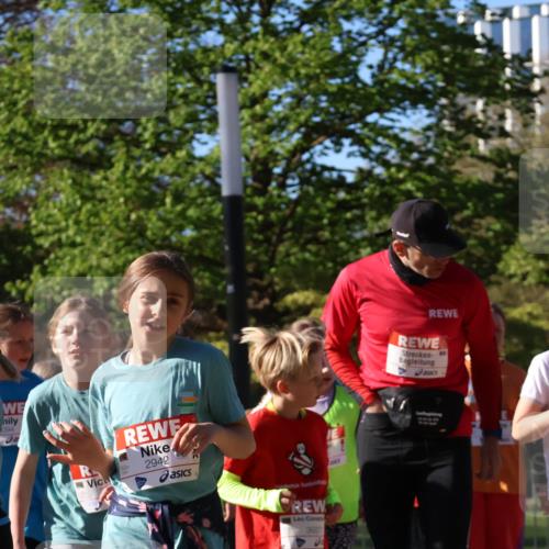 25.04.2025 - Das Zehntel Zöllner http://msf.ph/oto/7676146 26.04.2025 07:48:00 Laufen 2106, 2993, 094, 2942, 3927, 1749 meine-sportfotos.de