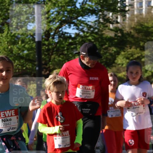 25.04.2025 - Das Zehntel Zöllner http://msf.ph/oto/7676149 26.04.2025 07:48:01 Laufen 2942, 3927, 1749 meine-sportfotos.de
