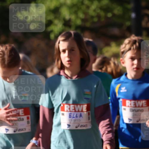 25.04.2025 - Das Zehntel Zöllner http://msf.ph/oto/7676469 26.04.2025 07:48:24 Laufen 300, 2513, 2822 meine-sportfotos.de