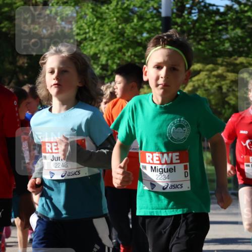 25.04.2025 - Das Zehntel Zöllner http://msf.ph/oto/7676885 26.04.2025 07:48:52 Laufen 1898, 2248, 2234, 1890 meine-sportfotos.de