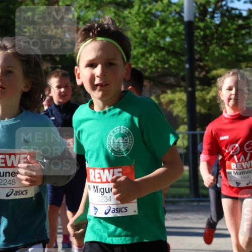 25.04.2025 - Das Zehntel Zöllner http://msf.ph/oto/7676894 26.04.2025 07:48:52 Laufen 2248, 2234, 1890 meine-sportfotos.de
