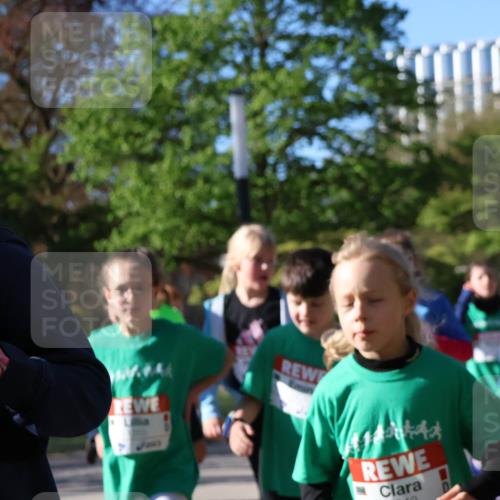 25.04.2025 - Das Zehntel Zöllner http://msf.ph/oto/7677106 26.04.2025 07:49:08 Laufen 2570 meine-sportfotos.de