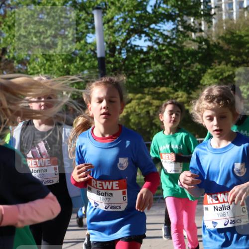 25.04.2025 - Das Zehntel Zöllner http://msf.ph/oto/7677126 26.04.2025 07:49:09 Laufen 2420, 1977, 1981, 634 meine-sportfotos.de