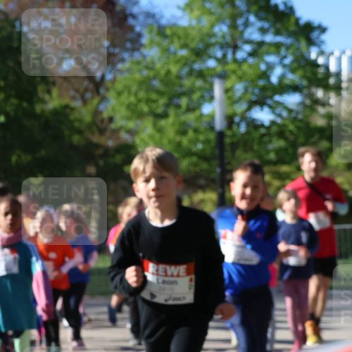 25.04.2025 - Das Zehntel Zöllner http://msf.ph/oto/7677344 26.04.2025 07:49:31 Laufen 2415 meine-sportfotos.de