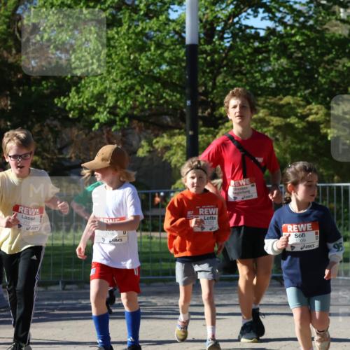 25.04.2025 - Das Zehntel Zöllner http://msf.ph/oto/7677614 26.04.2025 07:49:54 Laufen 2111, 2115, 1027, 1009 meine-sportfotos.de