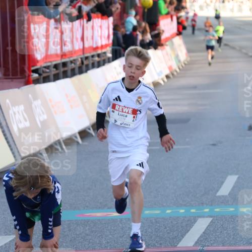 25.04.2025 - Das Zehntel Luisa Fischer http://msf.ph/oto/7678359 26.04.2025 08:48:55 Ziel 2379, 2715, 3823 meine-sportfotos.de