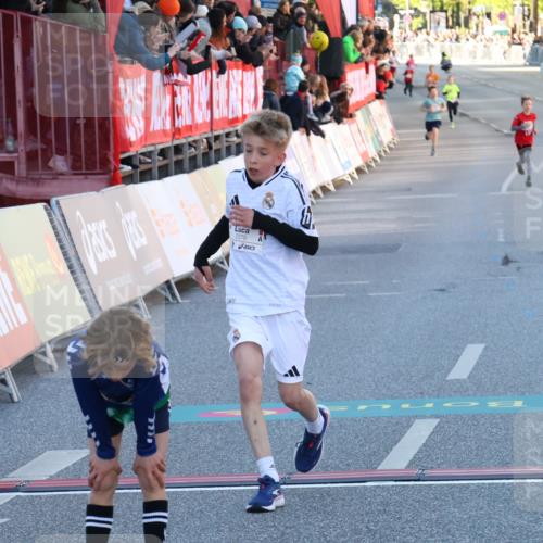 25.04.2025 - Das Zehntel Luisa Fischer http://msf.ph/oto/7678363 26.04.2025 08:48:55 Ziel 2379, 2715, 3823 meine-sportfotos.de