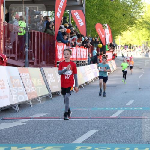 25.04.2025 - Das Zehntel Luisa Fischer http://msf.ph/oto/7678412 26.04.2025 08:49:08 Ziel 1926, 2961, 2990 meine-sportfotos.de
