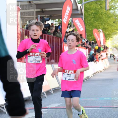 25.04.2025 - Das Zehntel Luisa Fischer http://msf.ph/oto/7678620 26.04.2025 08:50:19 Ziel 1107, 2383, 2995, 3539, 3540 meine-sportfotos.de