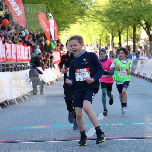 25.04.2025 - Das Zehntel Luisa Fischer http://msf.ph/oto/7678687 26.04.2025 08:50:43 Ziel 1549, 1750, 2363, 2637, 2739, 3455 meine-sportfotos.de