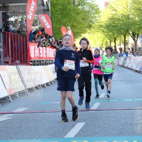 25.04.2025 - Das Zehntel Luisa Fischer http://msf.ph/oto/7678703 26.04.2025 08:50:44 Ziel 1549, 1750, 2363, 2637, 2728, 2739, 3455 meine-sportfotos.de