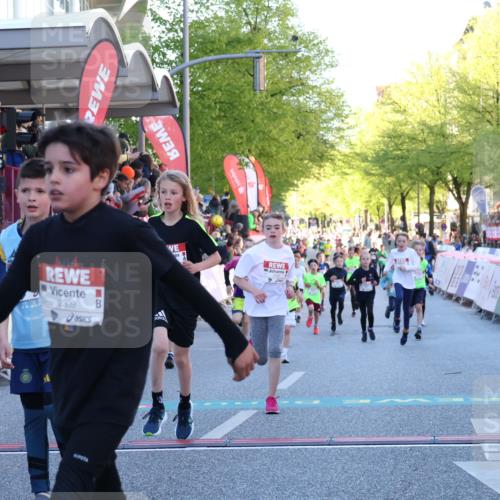 25.04.2025 - Das Zehntel Luisa Fischer http://msf.ph/oto/7678947 26.04.2025 08:52:05 Ziel 1488, 1546, 1757, 1943, 2010, 2309, 2621, 2848, 2853, 2914, 2919, 2960, 3049, 3097, 3099, 3188, 3415, 3808, 3877 meine-sportfotos.de