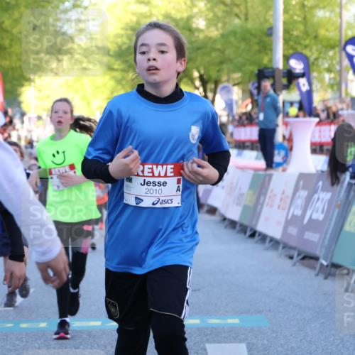 25.04.2025 - Das Zehntel Luisa Fischer http://msf.ph/oto/7678974 26.04.2025 08:52:13 Ziel 1113, 1177, 1546, 1757, 1943, 2010, 2213, 2348, 2505, 2621, 2644, 2684, 2700, 2779, 2848, 2853, 2907, 2960, 2975, 3049, 3066, 3188, 3486, 3538, 3877 meine-sportfotos.de