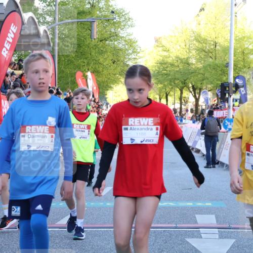 25.04.2025 - Das Zehntel Luisa Fischer http://msf.ph/oto/7679064 26.04.2025 08:52:52 Ziel 1122, 1166, 1176, 1188, 1418, 1979, 2023, 2029, 2216, 2364, 2804, 2859, 2886, 3161, 3171, 3407, 3496, 3822 meine-sportfotos.de