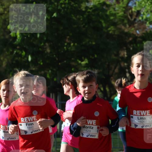 25.04.2025 - Das Zehntel Zöllner http://msf.ph/oto/7679623 26.04.2025 07:50:20 Laufen 1842, 3318, 1829, 1826 meine-sportfotos.de