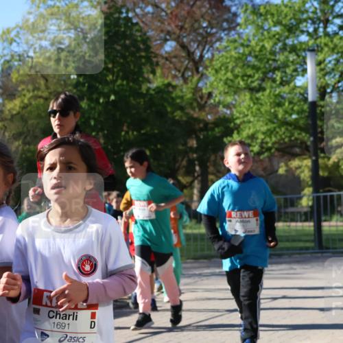 25.04.2025 - Das Zehntel Zöllner http://msf.ph/oto/7679788 26.04.2025 07:50:31 Laufen 1687, 1691 meine-sportfotos.de