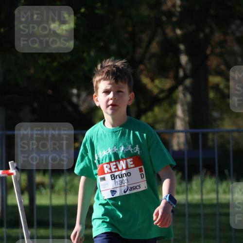25.04.2025 - Das Zehntel Zöllner http://msf.ph/oto/7680535 26.04.2025 07:51:18 Laufen 1303 meine-sportfotos.de