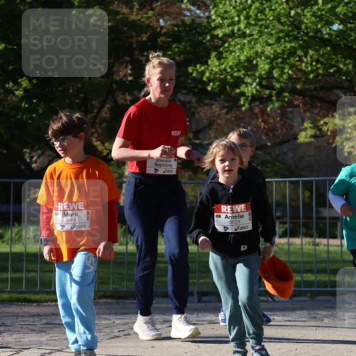 25.04.2025 - Das Zehntel Zöllner http://msf.ph/oto/7681018 26.04.2025 07:52:11 Laufen 3648, 3659, 1586 meine-sportfotos.de