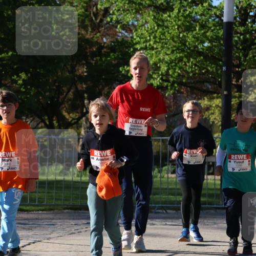 25.04.2025 - Das Zehntel Zöllner http://msf.ph/oto/7681061 26.04.2025 07:52:12 Laufen 3648, 3659, 1142, 1586 meine-sportfotos.de